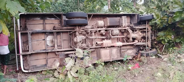 ଓଲଟିଲା ବରଯାତ୍ରୀ ବସ୍: ୩୦ରୁ ଉର୍ଦ୍ଧ୍ବ ଯାତ୍ରୀ ଆହତ, ୪ ଗୁରୁତର