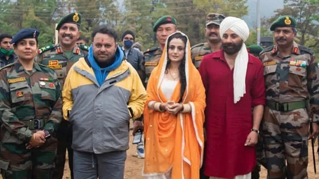 ୨୦ ବର୍ଷ ପରେ ସନ୍ନି-ଅମୀଷା ଏକାଠି