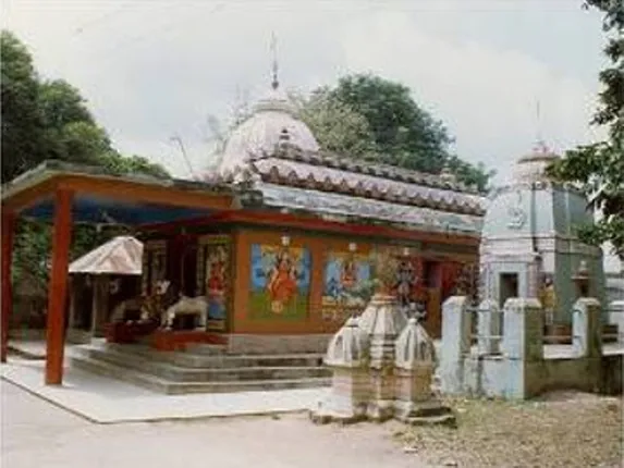 ମନ୍ଦିର ଚୋରି ଘଟଣାରେ ଜଣେ ଅଟକ: ଜଣେ କନେଷ୍ଟବଳ, ୨ ଗୃହରକ୍ଷୀ ନିଲମ୍ବିତ