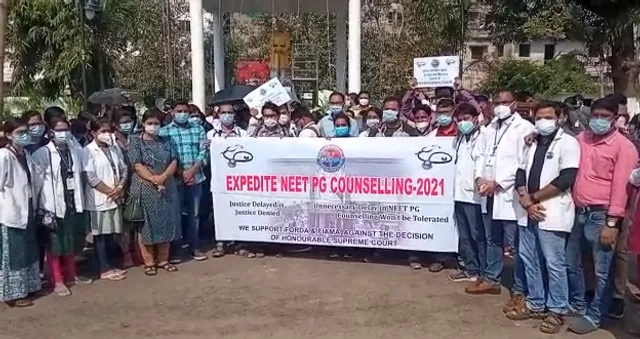 ଏସସିବି ମେଡିକାଲରେ ପିଜି ଛାତ୍ରଛାତ୍ରୀଙ୍କ ଆନ୍ଦୋଳନ: ଆଉଟଡୋର ରୋଗୀ ସେବା ବ୍ୟାହତ