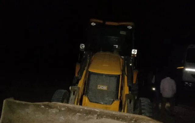 ପଥର ଚୋରାଚାଲାଣ ଉପରେ ଚଢ଼ାଉ, ହାଇୱା ଓ ଜେସିବି ଜବତ