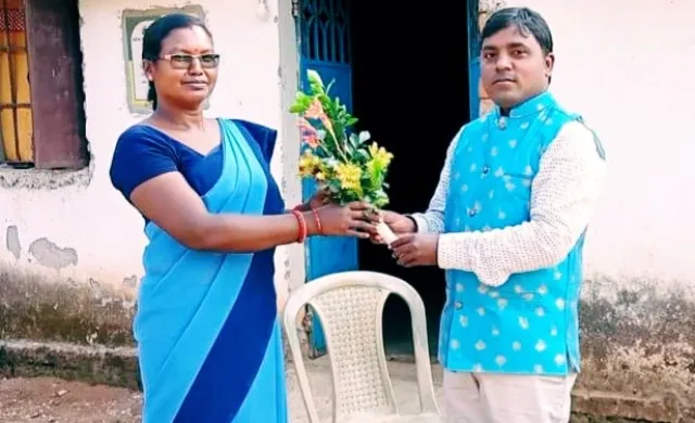 ଆଶାକର୍ମୀ ମାତିଲଦାଙ୍କୁ ଶୁଭେଚ୍ଛା ଜଣାଇଲେ ସମାଜସେବୀ