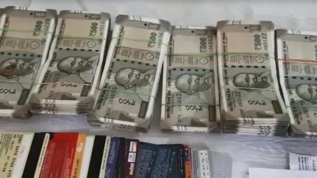 ଅଭିନବ ଉପାୟରେ ଏଟିଏମରୁ ଉଠାଇନେଲେ ୬ ଲକ୍ଷ, ୨ ଗିରଫ