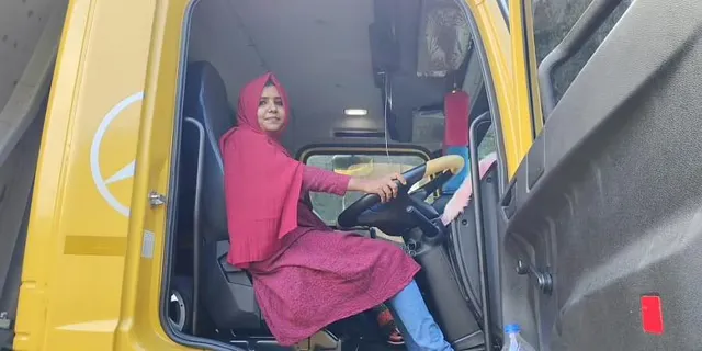 ପେଟ୍ରୋଲିୟମ୍‌ ଉତ୍ପାଦନ ପରିବହନ ଟ୍ୟାଙ୍କର୍‌ ଲରି ଚଳାଇବାରେ କେରଳର ଦ୍ବିତୀୟ ମହିଳା ହେଉଛନ୍ତି ୨୫ ବର୍ଷୀୟ ବର୍କତ୍‌ ନିଶା