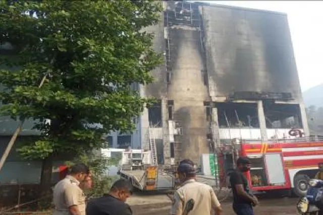 ସର୍ଭିସ୍‌ ସେଣ୍ଟରରେ ଅଗ୍ନିକାଣ୍ଡ; ଜଳିଗଲା ୪୦ରୁ ଅଧିକ ବିଏମଡବ୍ଲ୍ୟୁ କାର