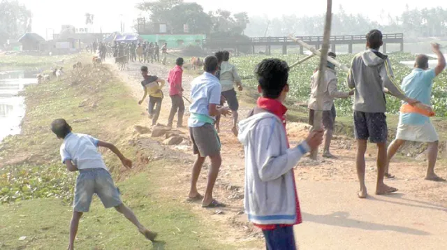 ଆନ୍ଦୋଳନକାରୀଙ୍କ ପ୍ରତି କୋହଳ ହେଲା ପୁଲିସ