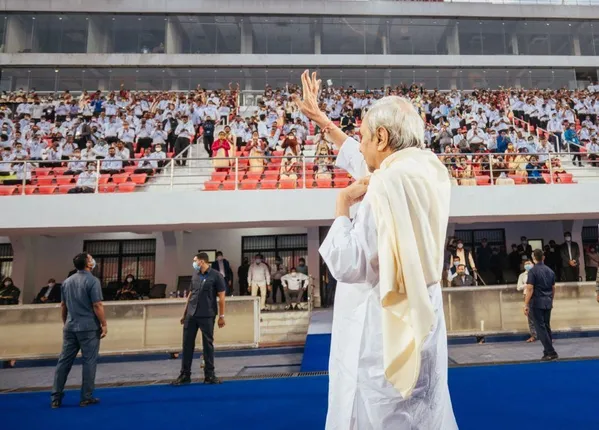 ଶିକ୍ଷକଙ୍କୁ ନିଯୁକ୍ତି ଦେବା ଅବସରରେ କଳିଙ୍ଗ ଷ୍ଟାଡ଼ିୟମ୍‌ରେ ମୁଖ୍ୟମନ୍ତ୍ରୀ। (ଫଟୋ: ବିଭୂତି, ଭୁବନେଶ୍ବର)