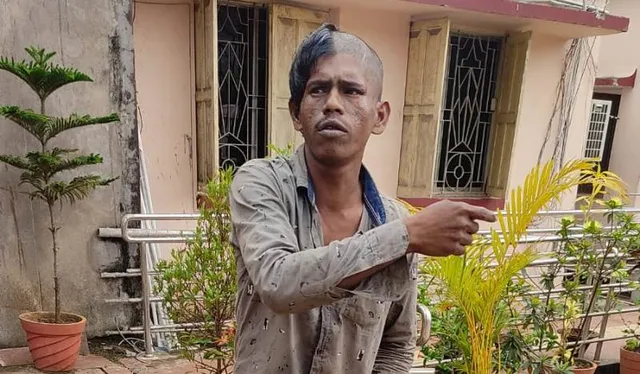 ବ୍ୟାଗ୍ ଲୁଟ୍‌ ବେଳେ ଧରାପଡ଼ିଲେ ୨ ଲୁଟେରା, ଅଧାଲଣ୍ଡା କରି ଗାଁ ଦାଣ୍ଡରେ ବୁଲାଇଲେ