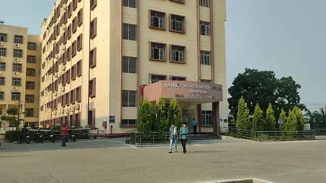 ନୂଆପଡ଼ା ଜିଲ୍ଲା ମୁଖ୍ୟ ଚିକିତ୍ସାଳୟରେ ନବଜାତକର କଟାମୁଣ୍ତକୁ ଧରି ହସ୍ପିଟାଲରେ ବୁଲିଲା କୁକୁର