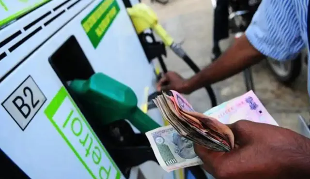 ପେଟ୍ରୋଲ୍‌ ଦାମ୍ ବି କମିବ: ୨୦୨୨ ଏପ୍ରିଲ୍‌ରୁ ଦାମ୍‌ କମିନି