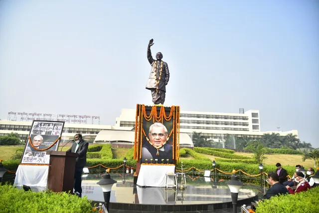 ସୁଶାସନ ଦିବସରେ ଏମ୍‌ସର ଭାରତରତ୍ନ ଅଟଳ ବିହାରୀ ବାଜପେୟୀଙ୍କୁ ଶ୍ରଦ୍ଧାଞ୍ଜଳି