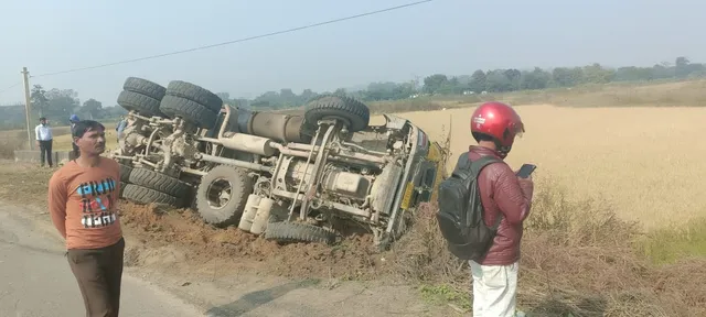 ମୋଟରବାଇକକୁ ଧକ୍କା ଦେଇ ଓଲଟିଲା ହାଇୱା, ମୋଟରବାଇକ ଚାଳକ ଗୁରୁତର