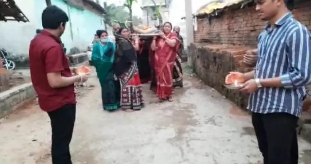 ବରଗଡ଼ ଜିଲ୍ଲା ମେଲଛାମୁଣ୍ଡା ମନ୍ଦିର ପୂଜକଙ୍କ ପରଲୋକ, କାନ୍ଧ ଦେଲେ ଦଶ ଝିଅ