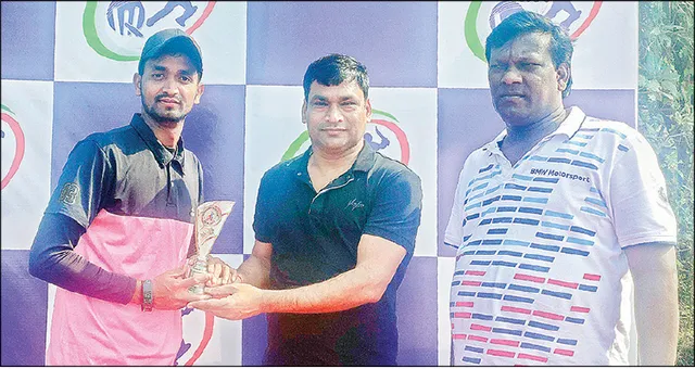 ସନ୍ତୋଷ ସ୍ମାରକୀ କ୍ରିକେଟ୍‌ ଫାଇନାଲ୍‌ରେ ୱିଣ୍ଡ ୨୦୦୦-ହାପି ଏକାଦଶ