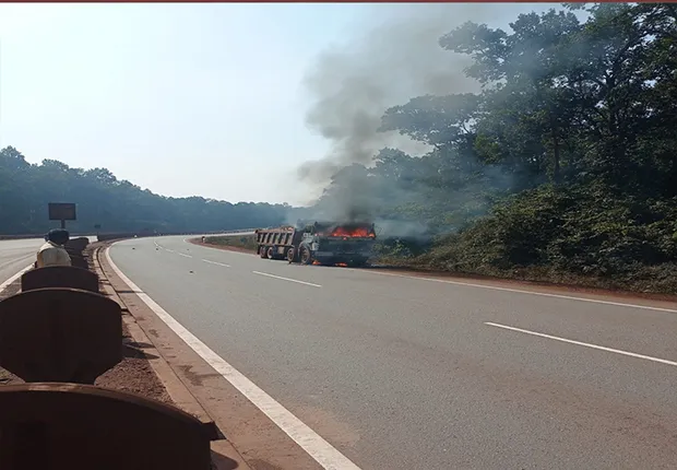 ରାସ୍ତାରେ ଜଳିଗଲା ହାଇୱା