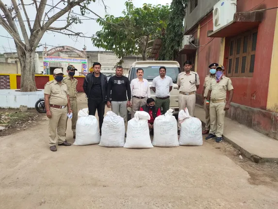 ବୋଲେରୋରେ ଫୁଲବାଣୀରୁ କୋଲକାତା ଚାଲାଣ ହେଉଥିଲା ଗଂଜେଇ, ବ୍ରିଜ୍‌ ଉପରେ ମାଡ଼ିବସିଲା ଅବକାରୀ ଗୁଇନ୍ଦା ବିଭାଗ