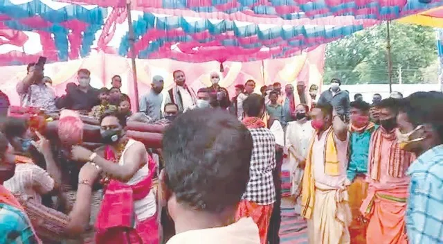 ଶ୍ରୀ ଜଂଘା ବଡ଼ଦେଓଙ୍କ ପୂଜା ସଂପନ୍ନ: ବଡ଼ଦେଓଙ୍କୁ କାନ୍ଧେଇ ନାଚିଲେ ସ୍ୱାସ୍ଥ୍ୟମନ୍ତ୍ରୀ