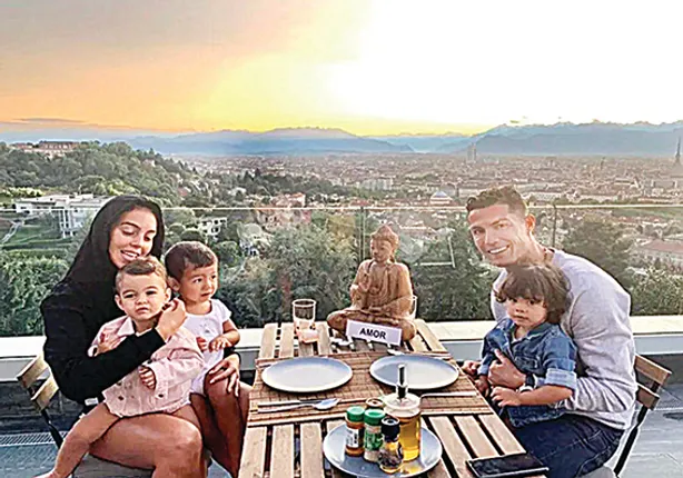 ଅଫ୍‌ ସାଇଡ୍‌: ରୋନାଲଡୋଙ୍କ ଜୀବନଶୈଳୀକୁ ଆପଣାଇବା ଜର୍ଜିନାଙ୍କ ପାଇଁ କଷ୍ଟକର ଥିଲା