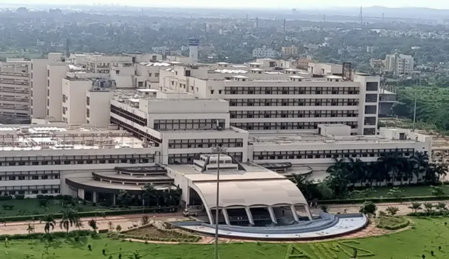 ଭୁବନେଶ୍ୱର ଏମ୍ସରେ ଅଘଟଣ: ଛାତରୁ ଡେଇଁପଡ଼ି ରୋଗୀଙ୍କର ମୃତ୍ୟୁ