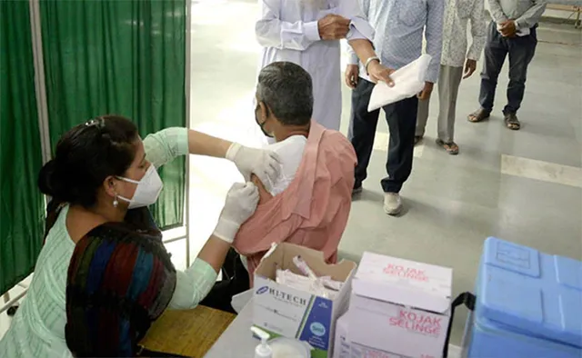 ଟିକାକରଣକୁ ବର୍ଷେ ପୂରିଲା: ୧୫୬ କୋଟି ଡୋଜ୍‌ ଦିଆଗଲାଣି, ୮୭ କୋଟି ନେଇଛନ୍ତି ପ୍ରଥମ ଡୋଜ୍‌