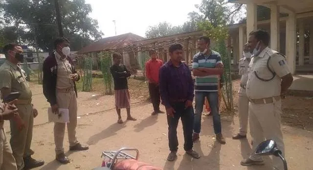 ନବଦମ୍ପତିଙ୍କୁ ମାରଣାସ୍ତ୍ର ଦେଖାଇ ଲୁଟ; ସୁନା ହାର ଓ ମଙ୍ଗଳସୂତ୍ର ଛଡ଼ାଇ ନେଲେ