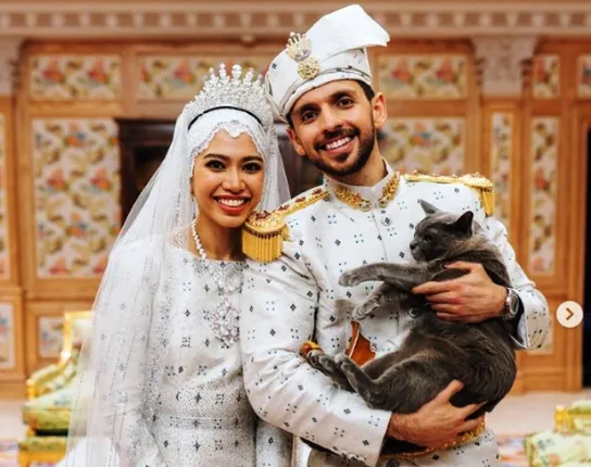 ସାବତ ମାଆଙ୍କ ଠାରୁ ହୀରା ମୁକୁଟ ଉଧାର ଆଣି ଚିତ୍ତାକର୍ଷକ ଉତ୍ସବରେ ବାହାହେଲେ ବ୍ରୁନେଇ ସୁଲ୍‌ତାନ୍‌ଙ୍କ ଝିଅ