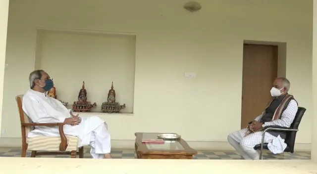 ନବୀନ ନିବାସରେ ମୁଖ୍ୟମନ୍ତ୍ରୀଙ୍କୁ ଭେଟିଲେ ଗଜପତି