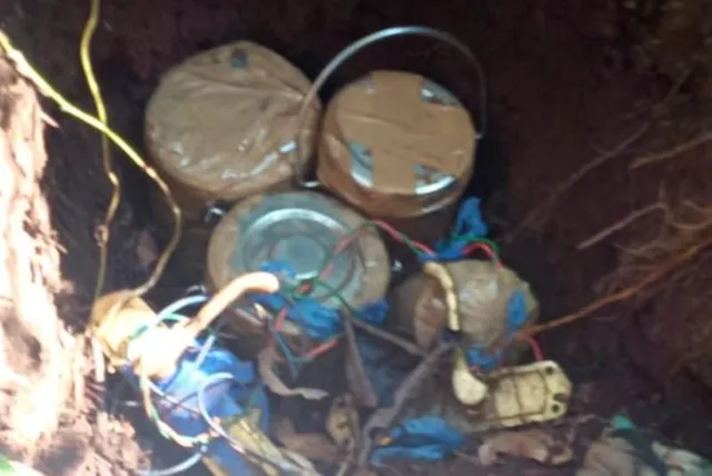 ବିସ୍ଫୋରଣ ହୋଇପାରିଲାନି ନକ୍ସଲଙ୍କ ୫ଟି ଲ୍ୟାଣ୍ଡମାଇନ୍‌, ମାଟି ତଳୁ ଉଦ୍ଧାର କଲେ ବିଏସ୍‌ଏଫ୍‌ ଯବାନ