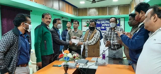 ନିୟମିତ ଚାକିରି ନଥାଇ, ନିୟମରେ ଅବସର