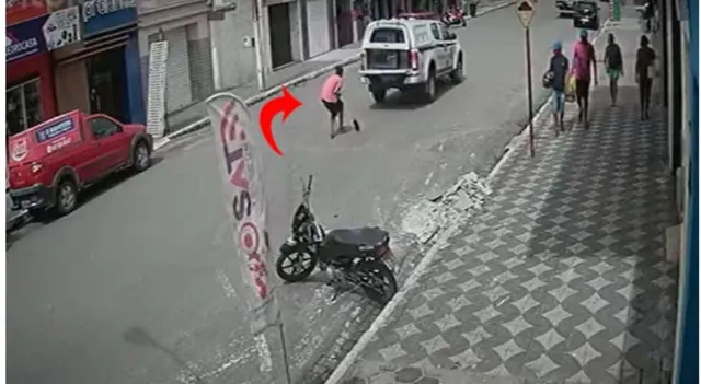 ପୁଲିସର ଚଳନ୍ତା ଗାଡ଼ିରୁ ଚମ୍ପଟ ମାରିଲା କଏଦୀ