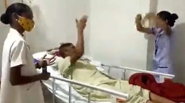 ନର୍ସ ରୋଗୀଙ୍କୁ ଠିକ କରିବା ପାଇଁ ଆପଣାଇଲେ ଏଭଳି ଉପାୟ, ଲୋକେ କଲେ ପ୍ରଶଂସା