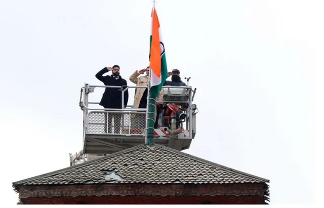 ଲାଲ ଚୌକର ଐତିହାସିକ ଘଣ୍ଟା ଘର ଉପରେ ଉଡ଼ିଲା ତିରଙ୍ଗା