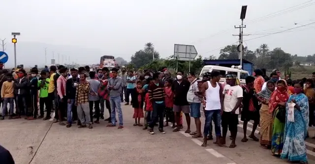 ସ୍କୁଟିରେ ଡାକ୍ତରଖାନାକୁ ଆସୁଥିଲେ: ଦୁର୍ଘଟଣାରେ ଆରପାରିକୁ ଚାଲିଗଲେ ସ୍ବାମୀ, ଅଳ୍ପକେ ବର୍ତ୍ତିଲେ ସ୍ତ୍ରୀ