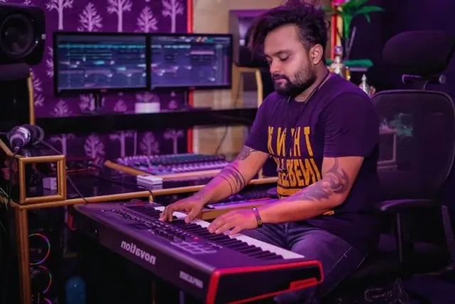 ନିର୍ବାଚନୀ ଗୀତ ଓ ସ୍ଲୋଗାନ ପାଇଁ ଆସୁନି କାମ, ଷ୍ଟୁଡିଓରେ ତାଲା, ହାତବାନ୍ଧି ବସିଛନ୍ତି କଳାକାର