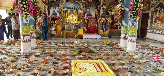 ଜନ୍ମୋତ୍ସବ ଅବସରରେ ମା’ ବଗଳାଦେବୀଙ୍କୁ ଲାଗିହେଲା ୧୦୦୮ ଭୋଗ