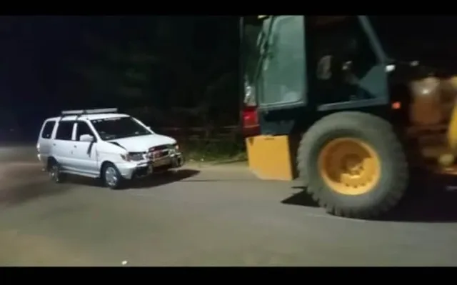 ଉତ୍ତରା ଛକରେ ସିରିଜ ଦୁର୍ଘଟଣା, ଅଳ୍ପକେ ବର୍ତ୍ତିଲେ ମନ୍ତ୍ରୀ, ସ୍କର୍ପିଓ ଚାଳକ ଆହତ