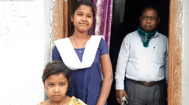 ବାପା ଯାଇଛନ୍ତି ଦାଦନ: ଦଶମ ଶ୍ରେଣୀ ଝିଅ ବିକିବ ଧାନ