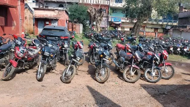 ଆନ୍ତଜିଲ୍ଲା ବାଇକ୍ ଲୁଟେରା ଗ୍ୟାଙ୍ଗର ଛଅ ସଦସ୍ୟ ଗିରଫ: ୨୦ ବାଇକ୍ ଜବତ