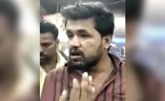 ଅପମାନିତ କରି ଫେରାଇ ଦେଇଥିବା କାର୍‌ ସୋ’ରୁମ୍‌ ସେଲ୍‌ସ୍‌ମ୍ୟାନ୍‌ଙ୍କୁ ଟଙ୍କା ଦେଇ ଅପମାନିତ କଲେ କର୍ଣ୍ଣାଟକ କୃଷକ