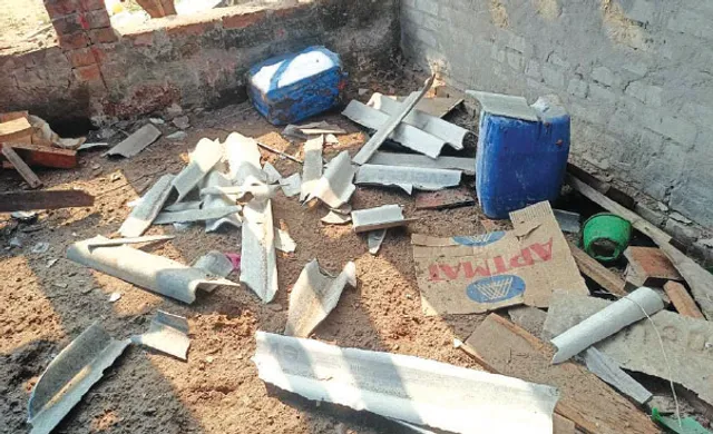 ପ୍ରଚଣ୍ତ ବିସ୍ଫୋରଣରେ ଥରିଲା ଗାଁ; ଆଜ୍‌ବେଷ୍ଟସ୍‌ ଉଡ଼ିଲା, ଜଣେ ଗୁରୁତର