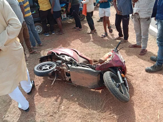 ଭୋଜିରେ ଯୋଗଦେବାକୁ ସ୍କୁଟିରେ ଯାଉଥିଲେ ଯୁବକ, ଦ୍ରୁତଗାମୀ କାର୍‌ ଧକ୍କାରେ ମୃତ୍ୟୁ