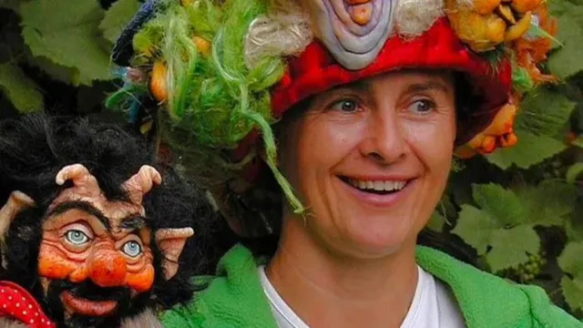 ଜାଣିଶୁଣି କୋଭିଡ୍‌ ଆକ୍ରାନ୍ତ ହୋଇ ମୃତ୍ୟୁମୁଖରେ ପଡ଼ିଲେ ଟିକା-ବିରୋଧୀ ଲୋକଗୀତ ଗାୟିକା