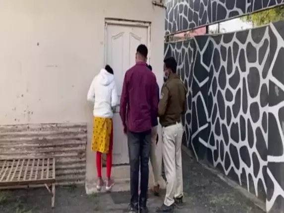 ସହଯୋଗୀଙ୍କ ସହ ମିଶି ସ୍ବାମୀ କରୁଥିଲେ ସ୍ତ୍ରୀଙ୍କର ଗଣଦୁଷ୍କର୍ମ ଓ ଅପ୍ରାକୃତିକ ଯୌନ କ୍ରିୟା