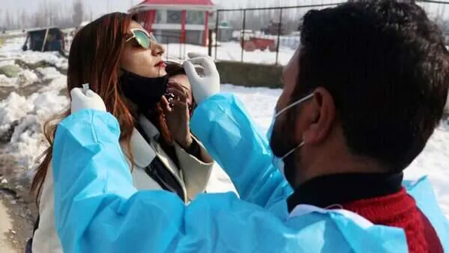 ସଂକ୍ରମଣ ଗତିଶୀଳ: ୨୪ ଘଣ୍ଟାରେ ଦେଶରେ ୨,୭୧,୨୦୨ କୋଭିଡ୍‌-୧୯ ଆକ୍ରାନ୍ତ; ୩୧୪ଜଣ ମୃତ