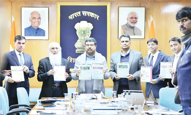 ନିଟ୍ ୩.୦ ଓ ଆଞ୍ଚଳିକ ଭାଷାରେ ଏଆଇସିଟିଇର ବୈଷୟିକ ପୁସ୍ତକ ଉନ୍ମୋଚିତ