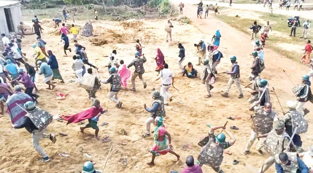 ଆନ୍ଦୋଳନକାରୀଙ୍କ ପ୍ରତି କୋହଳ ହେଲା ପୁଲିସ