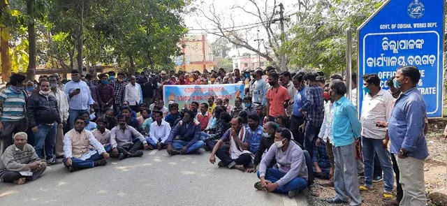 ୪ ସରପଞ୍ଚ ପ୍ରାର୍ଥୀଙ୍କ ନାମାଙ୍କନ ପ୍ରତ୍ୟାହାର ନେଇ ଗ୍ରାମବାସୀଙ୍କ ତୀବ୍ର ବିରୋଧ