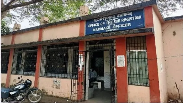 ରାଉରକେଲା ଉପ ନିବନ୍ଧକଙ୍କ କାର୍ଯ୍ୟାଳୟରେ ୧୫ ଦିନ ଧରି ଜମି କିଣାବିକା ବନ୍ଦ, ୨କୋଟିର ରାଜସ୍ୱ ହରାଇଲେଣି ସରକାର