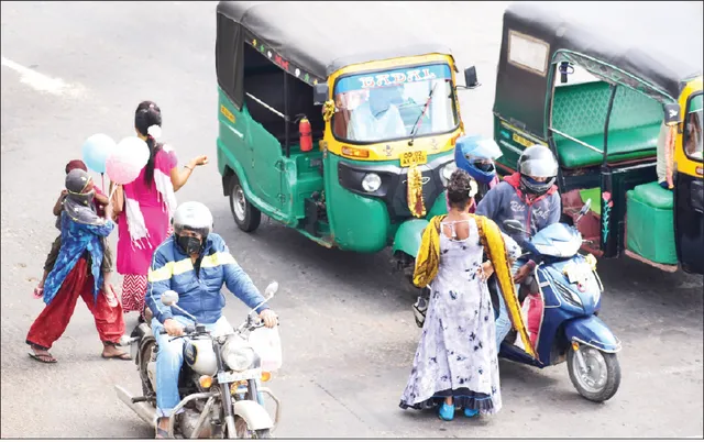 ଅଣଓଡ଼ିଆ ଭିକାରିଙ୍କ କବ୍‌ଜାରେ ଟ୍ରାଫିକ୍ ଛକ, ସମସ୍ୟାରେ ଗାଡ଼ିଚାଳକ