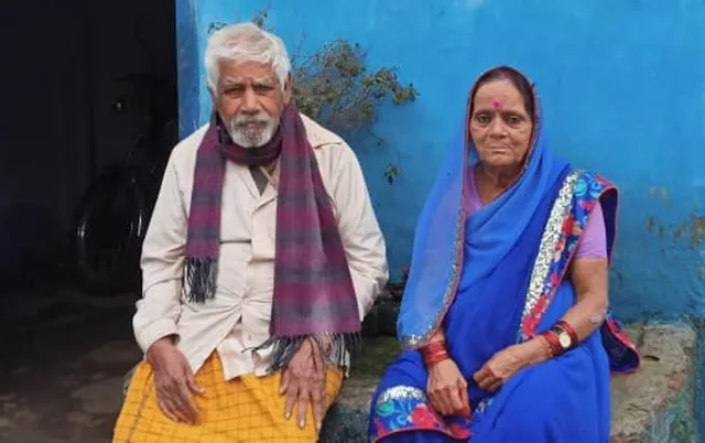 କିଏ ଶୁଣୁଛି ଗରିବଙ୍କ କଥା: ପେଟ ପାଇଁ ପ୍ରୌଢ଼ ଦମ୍ପତିଙ୍କ ସଂଗ୍ରାମ